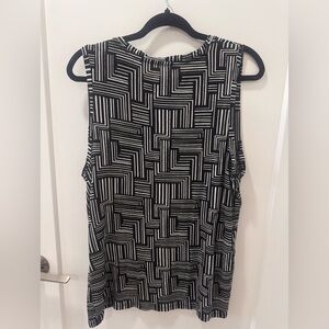 Simons  Conptemporaine Geometric Black and White Sleeveless Top size large